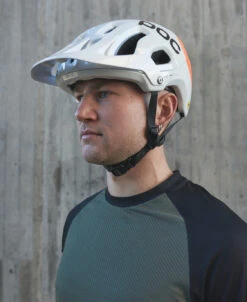 POC SPORTS Tectal Race MIPS NFC 9 POC SPORTS Tectal Race MIPS NFC -POC Shop 10582 TectalRaceMIPSNFC 8043 HydrogenWhite FluorescentOrangeAVIP 1