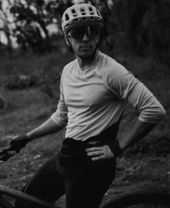 POC Essential Mesh Glove 28 POC Essential Mesh Glove -POC Shop 30372 EssentialMeshGlove 8290 AzuriteBlueLightAzuriteBlue 02 b1824f1c 883b 4b56 8e5d 177faf794105