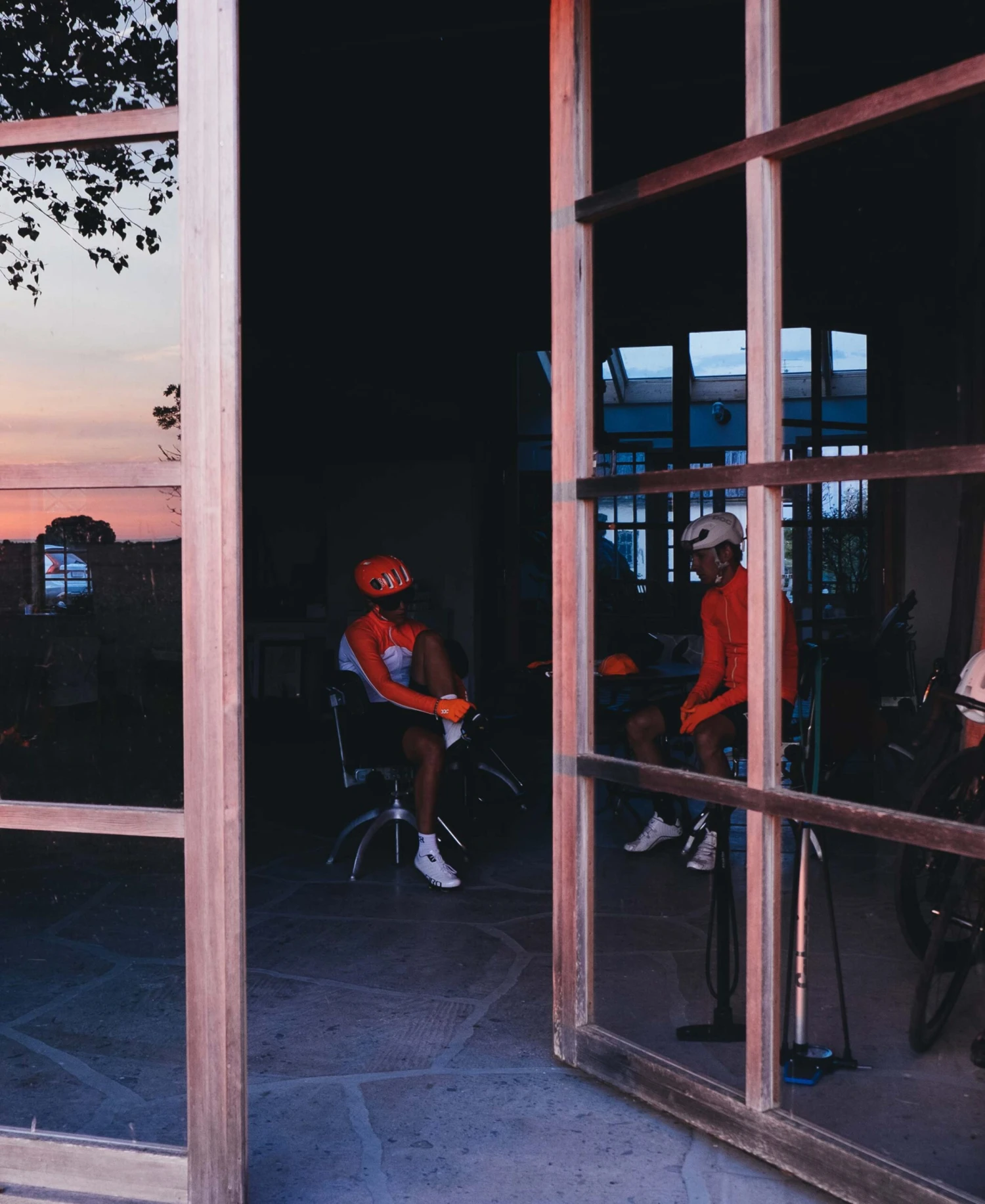 POC AVIP Glove Short 4 POC AVIP Glove Short - Image 4