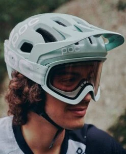 POC Ora Clarity -POC Shop PDP 40260OraClarity 1576 ApophylliteGreen 03 cadc9c1d ea31 4560 9739 91c1297cf844 1