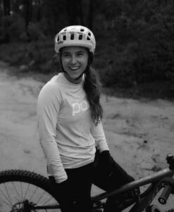 POC Essential MTB Women's Jersey -POC Shop PDP 52836 EssentialMTBWsJersey 1584 CalciteBlue 02 83c251f3 b69f 40de 9f48 c1f66f945d43